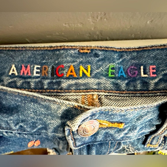 American Eagle embroidered 90s boyfriend shorts - Picture 2 of 7